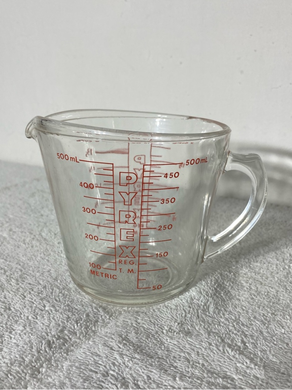 Vintage PYREX D Handle 2 CUP 500 mL Glass Measuring Cup with Red Graduations